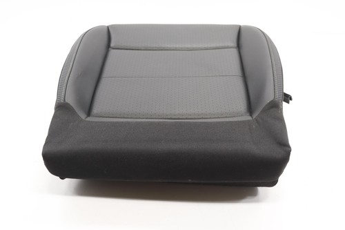 VOLKSWAGEN ATLAS CROSS SPORT 2021-2023 ASIENTO DELANTERO IZQUIERDO CUBIERTA INFERIOR OEM NEGRO_WW - Imagen 5 de 11