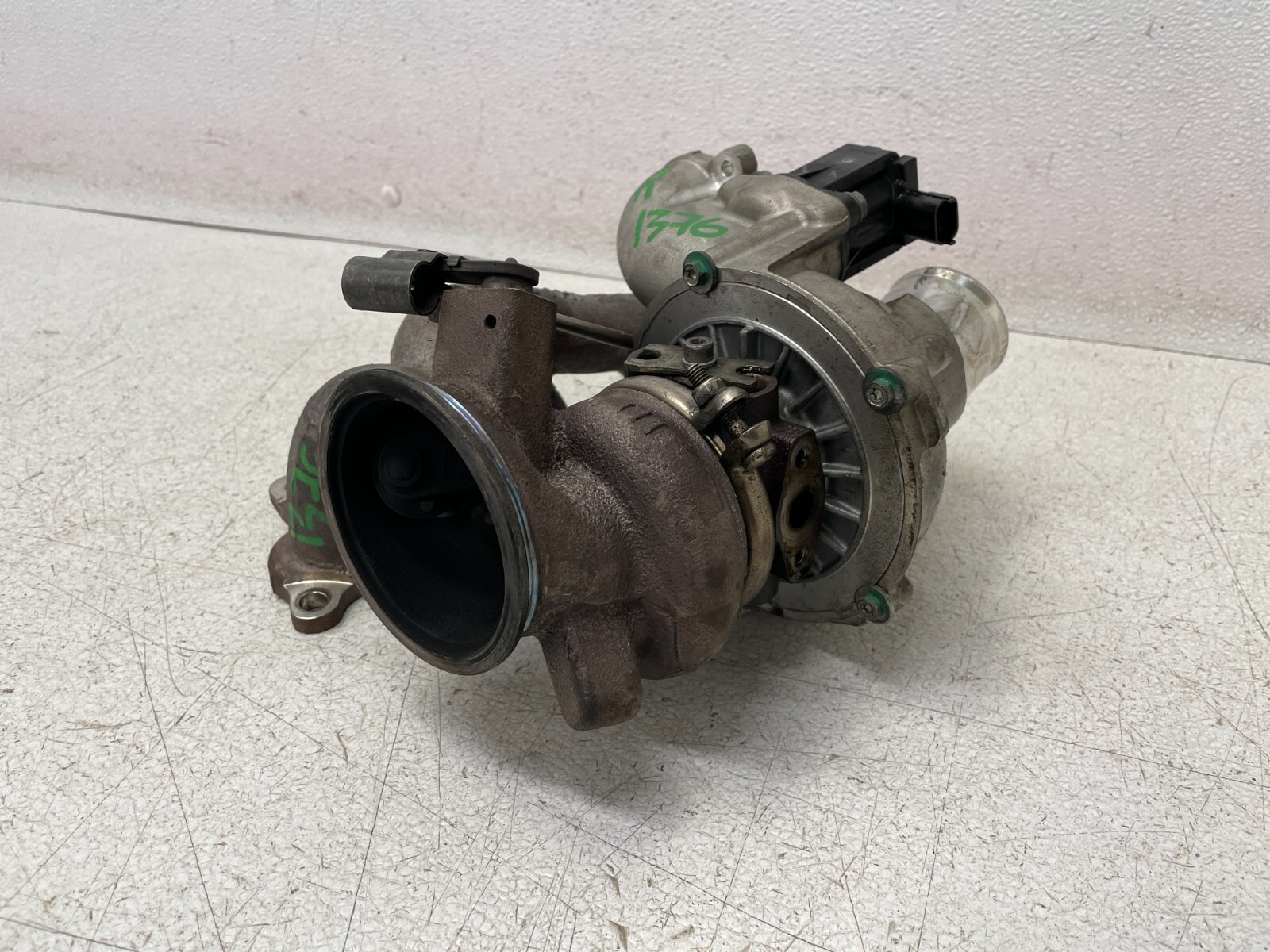 14 15 16 17 Maserati Ghibli 3.0L Right Pass Turbo Turbocharger Manifold 1376 OEM
