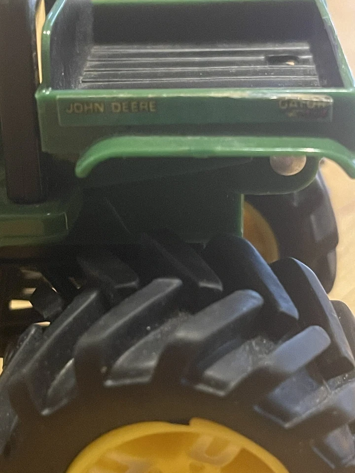 1/64 Ertl John Deere GATOR 4x4 with dump bed Monster treads die cast G1076 - Image 2 of 4