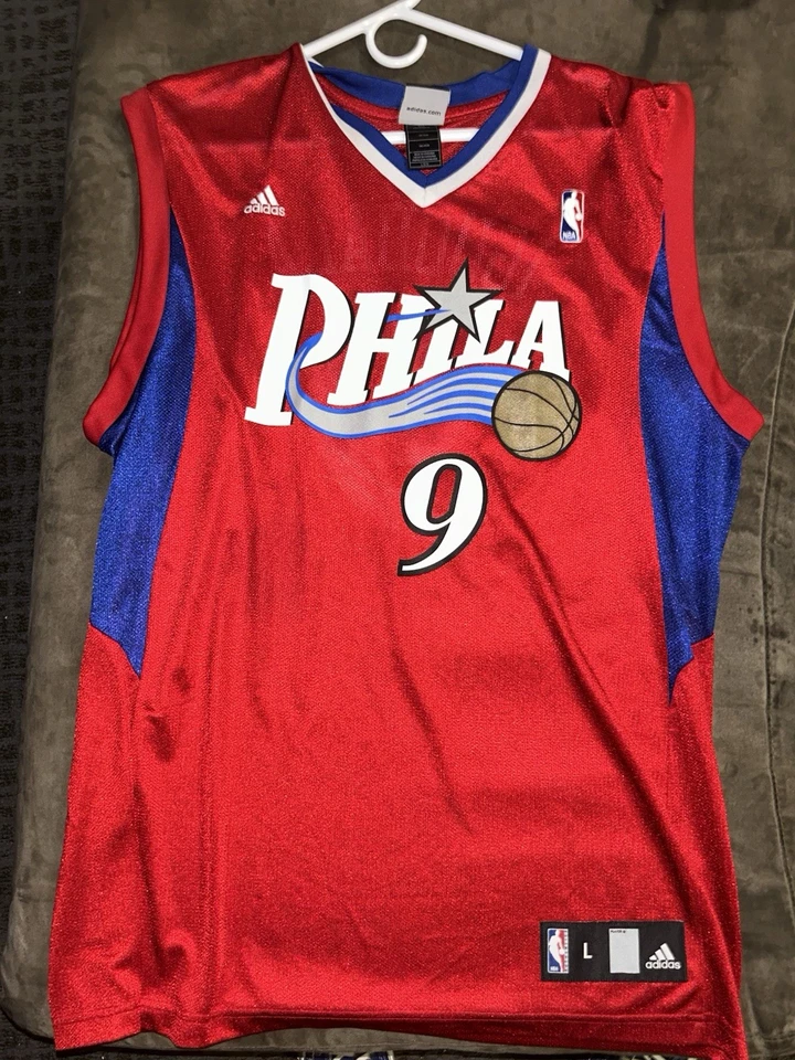 Camiseta deportiva vintage Adidas NBA Philadelphia 76ers Andre Igoudala roja para hombre L RARA Foto 2 de 4