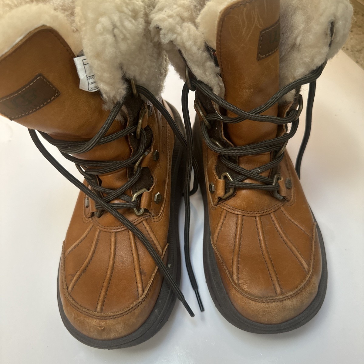 UGG Australia Brown Leather Boots in Very Good Condition 