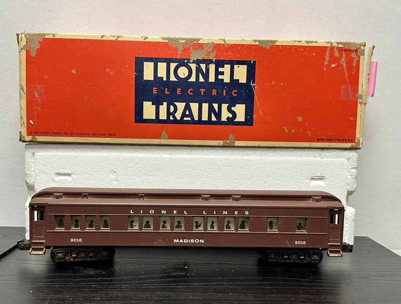 Lionel 6-19016 O Gauge Lionel Lines Madison Passenger Coach Car #9016 w/ Box