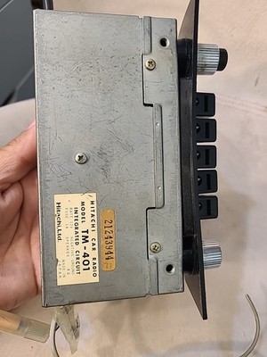 Datsun Hitatchi Pushbutton Radio AM A-401 1973-1979 620 pickup w