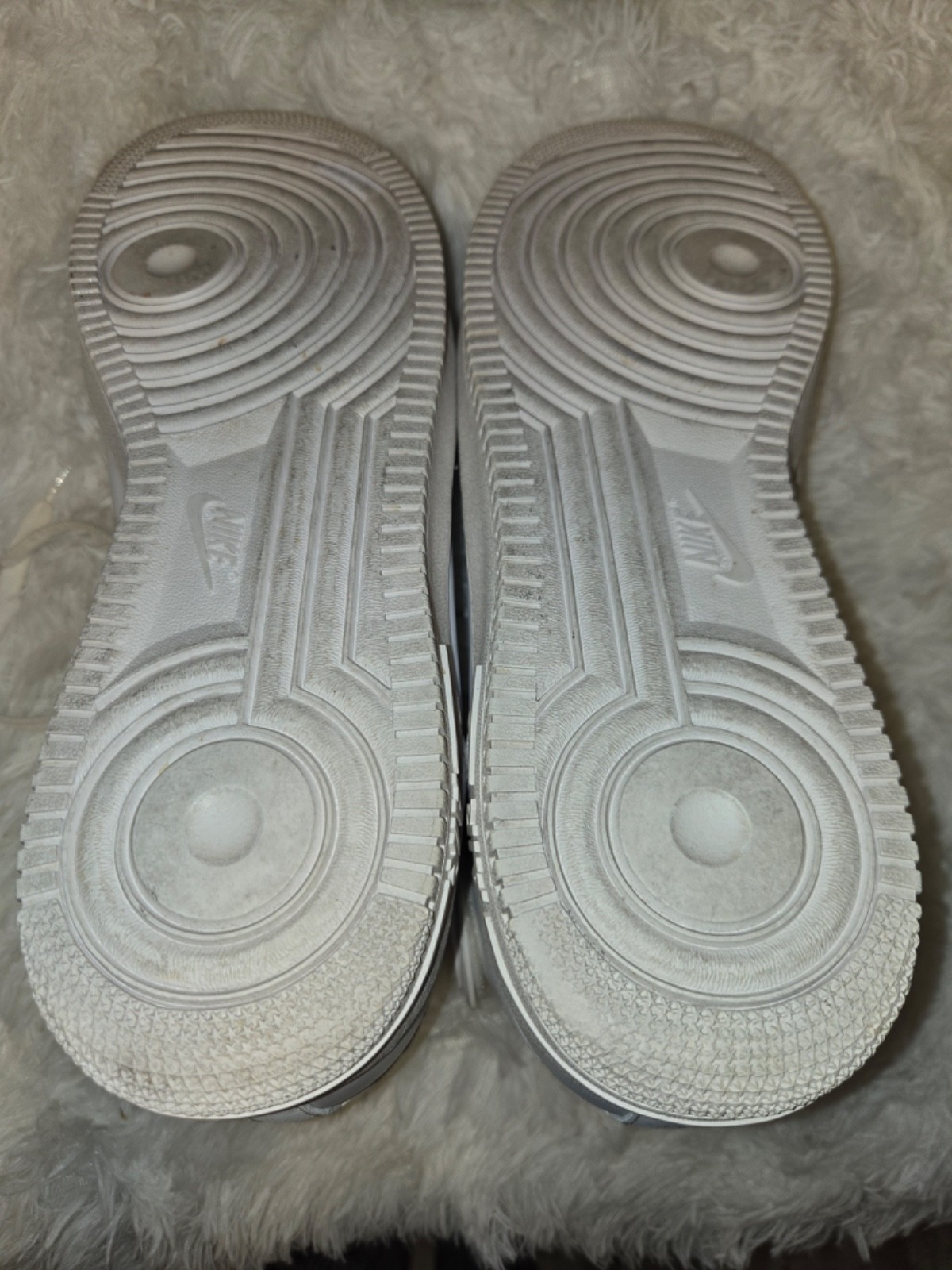 Men white tennis shoes Nike size 17 thumbnail 2