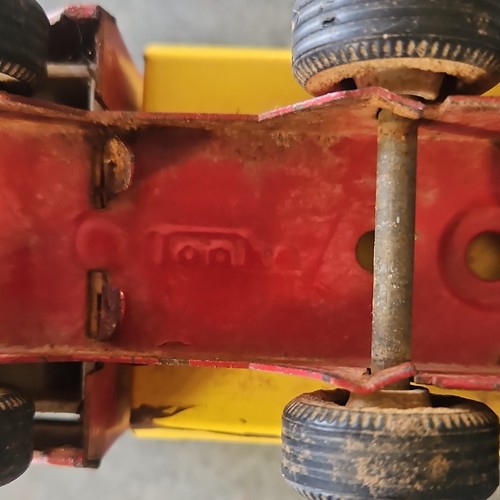Tonka Camion con cassone ribaltabile vintage in acciaio pressato giocattolo, cabina rossa letto giallo - Foto 8 di 8