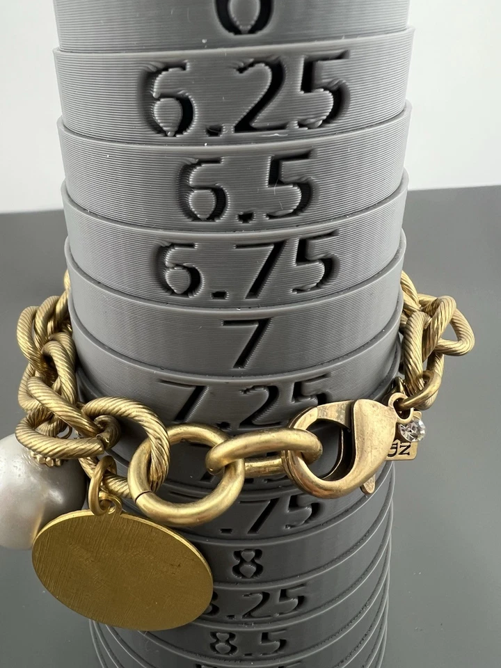 Pulseira Berloque John Wind Sorority Gal Monograma Inicial Pérola Falsa Tom Dourado 7,25 - Imagem 4 de 4