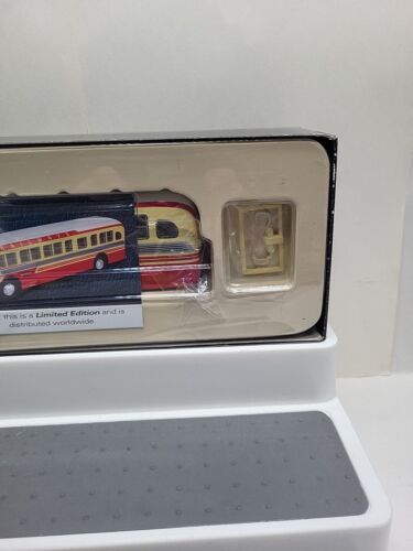 Corgi Classics GM Old Look 4515 Carolina Bus GM St. Louis 4505 Diecast Models L - Picture 10 of 13