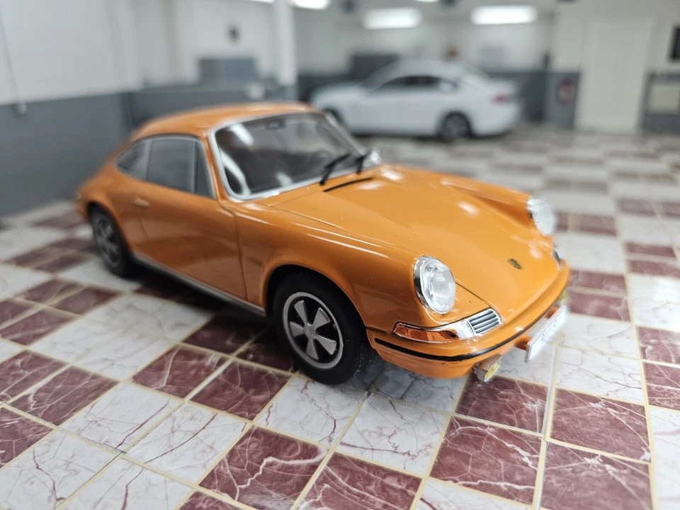 WHITEBOX 1968 PORSCHE 911 CUPÉ ESCALA S 1/24 MODELO DIECAST COCHE Foto 2 de 4