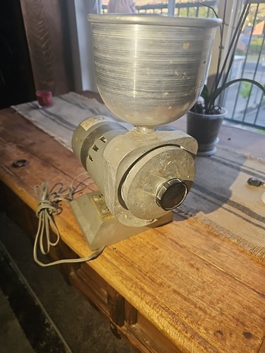 Vintage Retsel Mil-Rite Electric Flour Cereal Mill