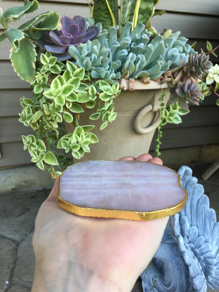 Posavasos de cuarzo rosa de 4" (4 pulgadas), geoda de ágata, montaña rusa, rebanada de ágata, borde dorado, pasador Foto 2 de 4