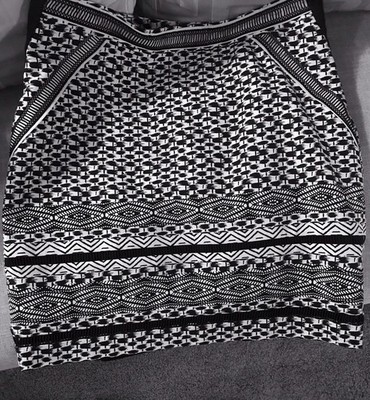 WHBM WOMAN S SKIRT Sz 4 PATTERNED LACE INSETS  BACK JIP LINED NOW 20% OFF !