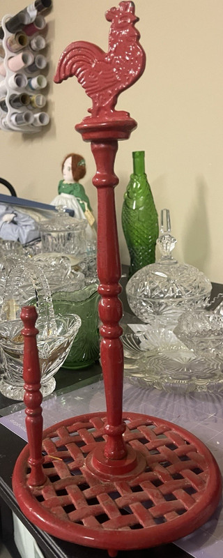 Red Metal Rooster Freestanding Paper Towel Holder Stand, Farmhouse Style