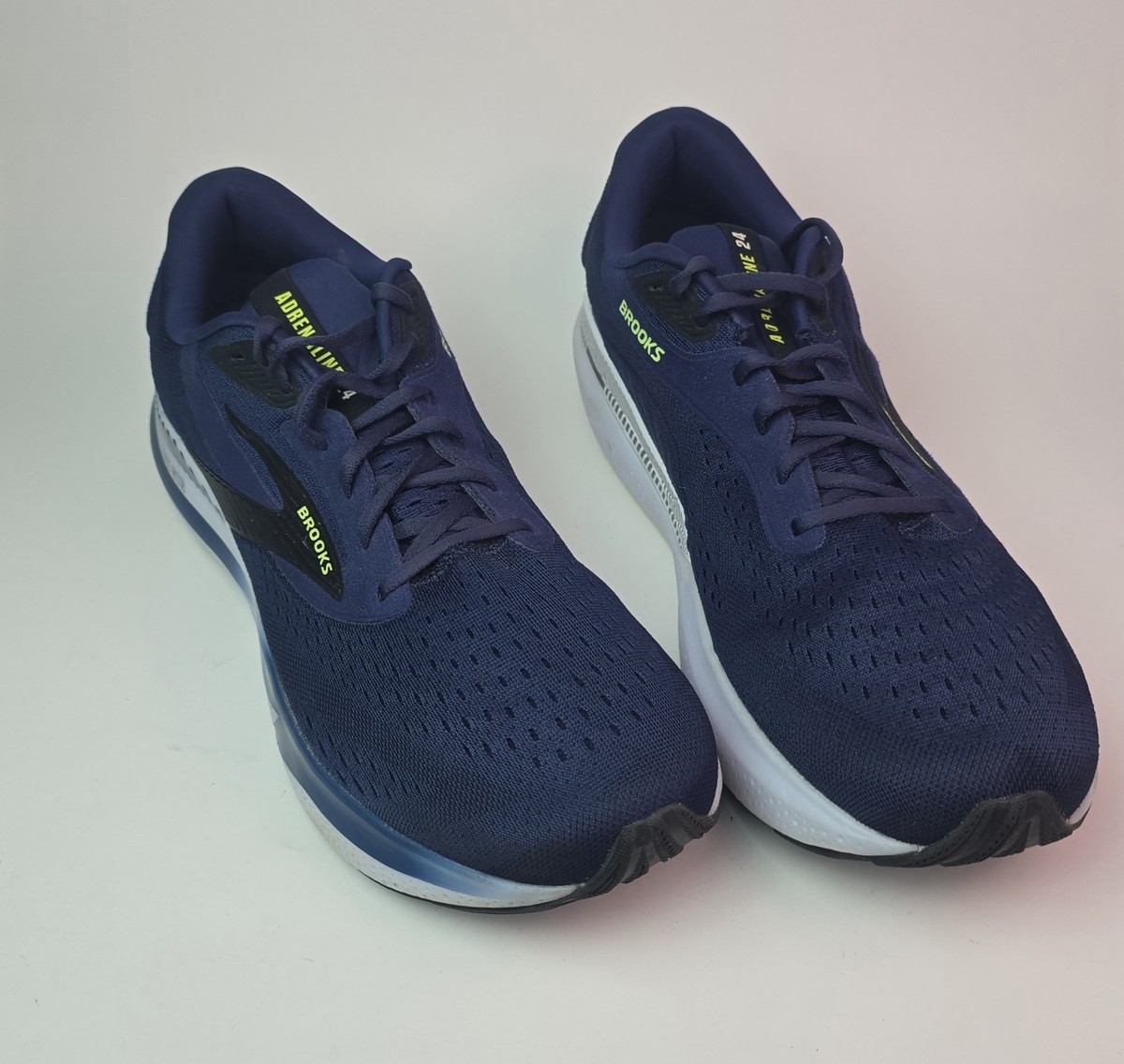 Brooks Adrenaline GTS 24 Men display picture 2