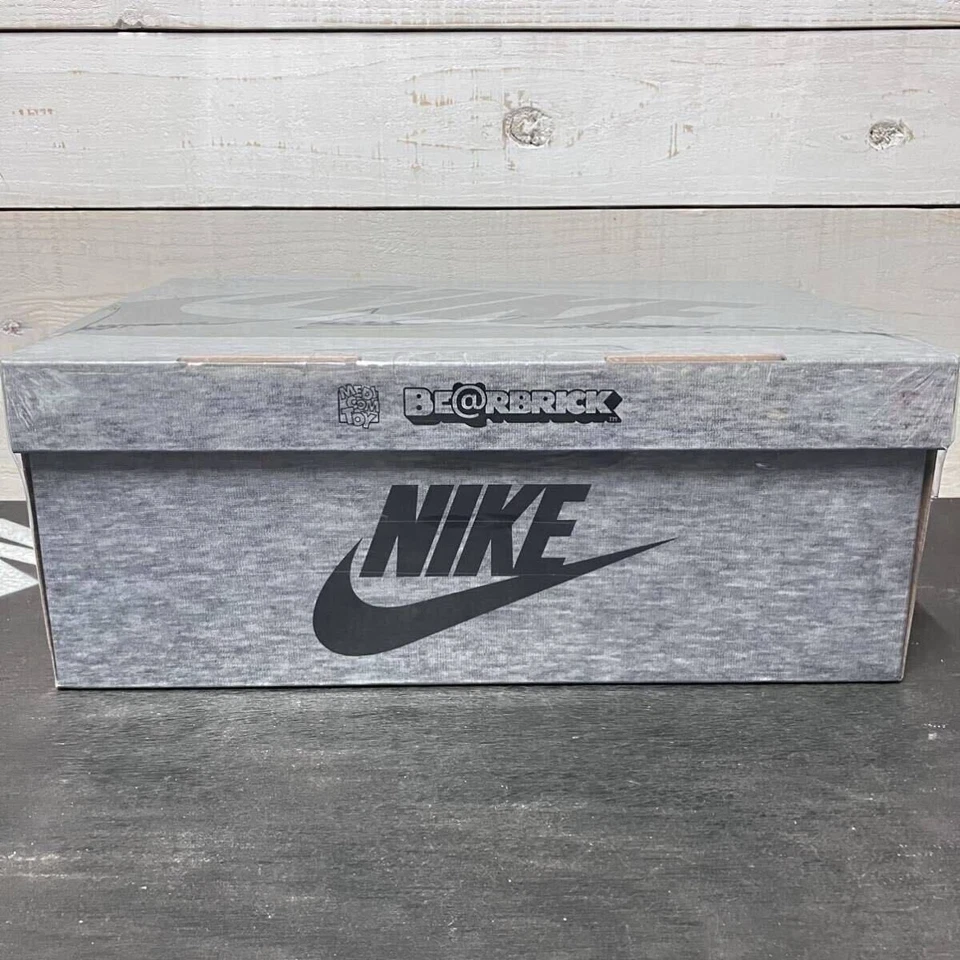 BE@RBRICK NIKE TECH POLAR N98 100% y 400% Medicom Juguete Bearbrick Nike Foto 2 de 4
