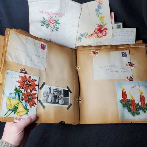 1940er SAMMELALBUM Seiten EPHEMERA Grußkarten Briefmarken Buchstaben Pressblumen - Bild 9 von 24