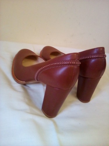 Women's Clarks Size 6 Smooth Burgundy Leather Heal New - Picture 7 of 8