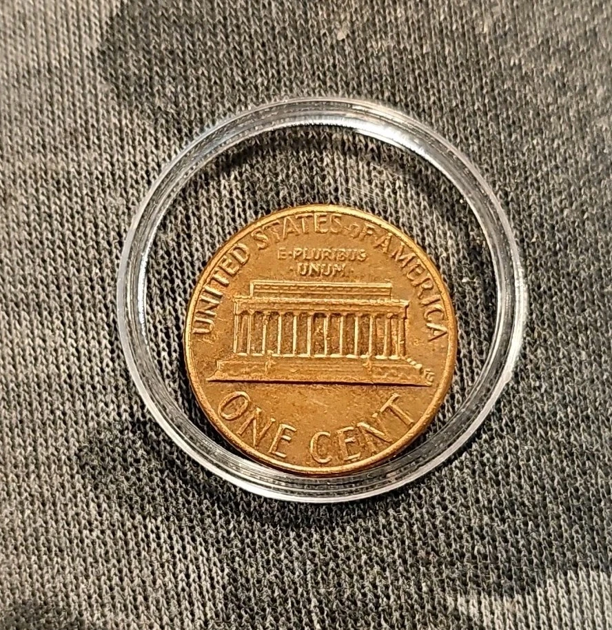 1982 Small Date Bronze Penny No Mint 3.1 Grams - Image 3 of 3