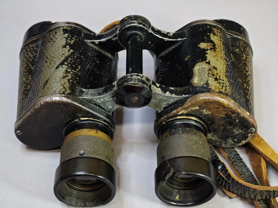 1943 Red Army RKKA 6x30 KOMZ Binoculars with RETICLE + Case #54 - Image 2 of 4