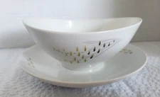 Eschenbach Bavaria Germany porcelain gravy boat W2515 with attached underplate