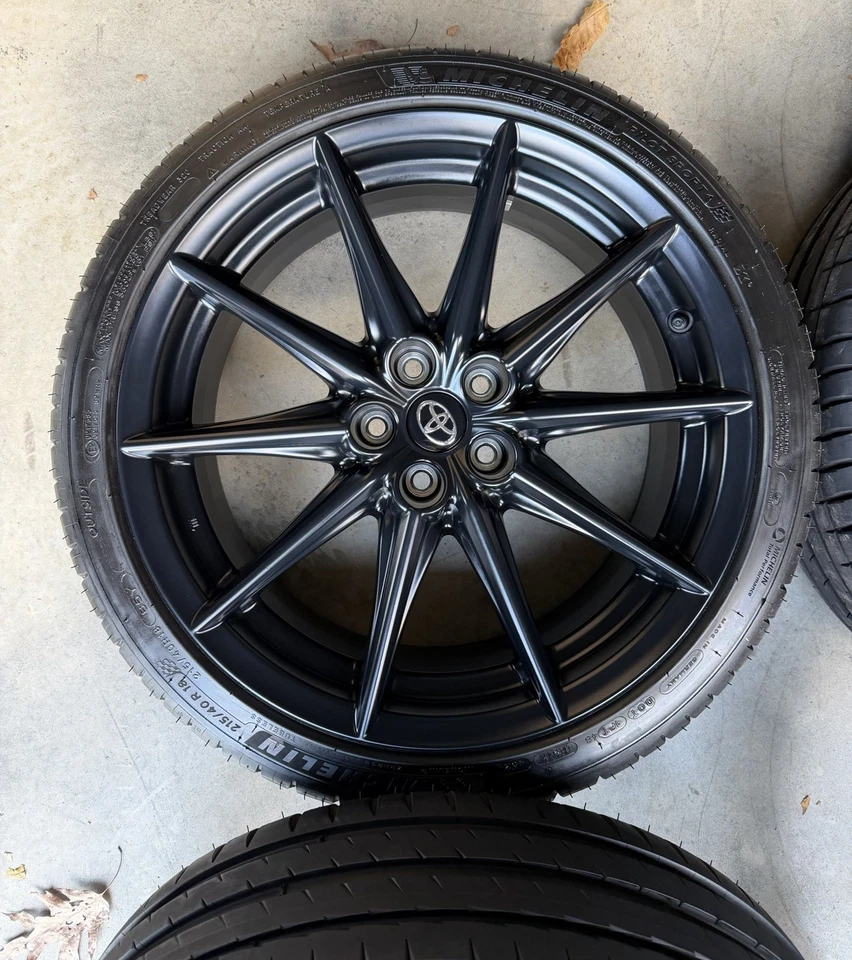 Toyota GR86 2025 Subaru BRZ 18" OEM llantas neumáticos 28111CC050 2024 2023 2022 Foto 4 de 4