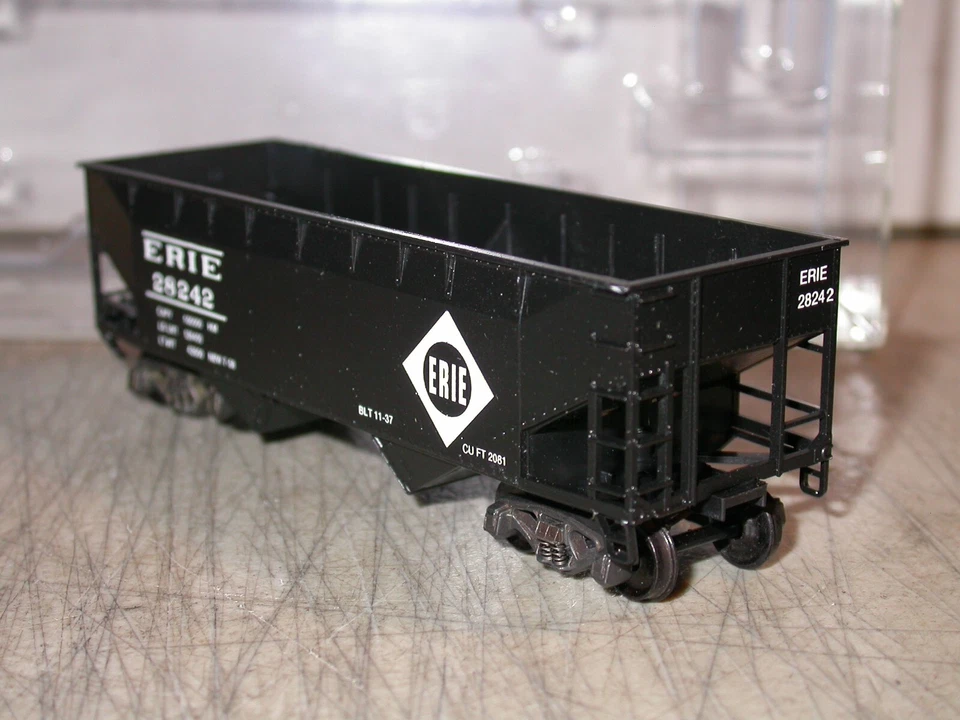 Kadee Cooper & Oshtemo HO 34' Twin Steel Hopper Car Erie 28242 Exc. RTR - Image 4 of 4