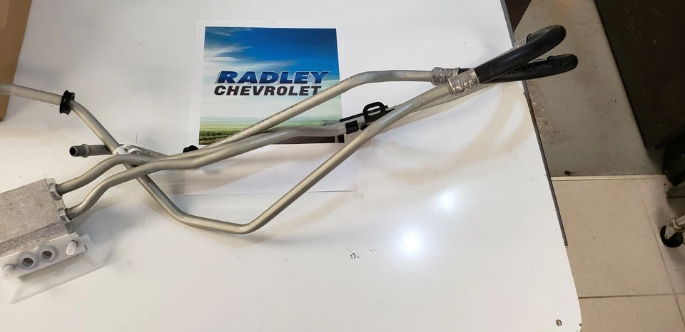 84424416 NUEVO TUBO ENFRIADOR DE ACEITE GM OEM CHEVROLET GMC CADILLAC BPB-6 Foto 2 de 4