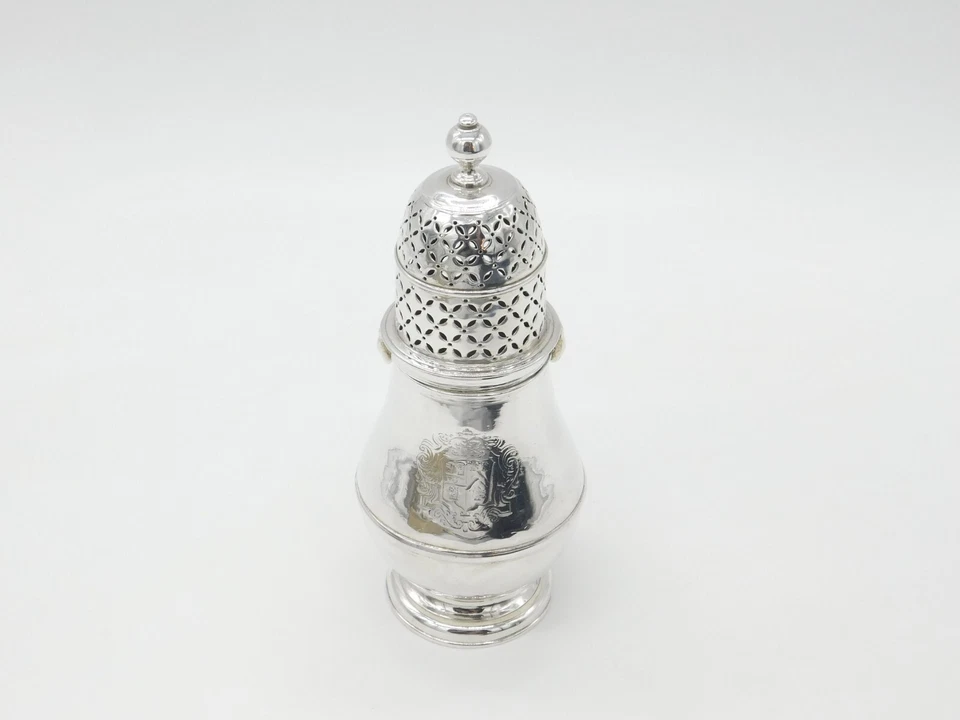 Queen Anne Britannia Silver Armorial Crest Sugar Caster c1705 Charles Adam Foto 2 de 4
