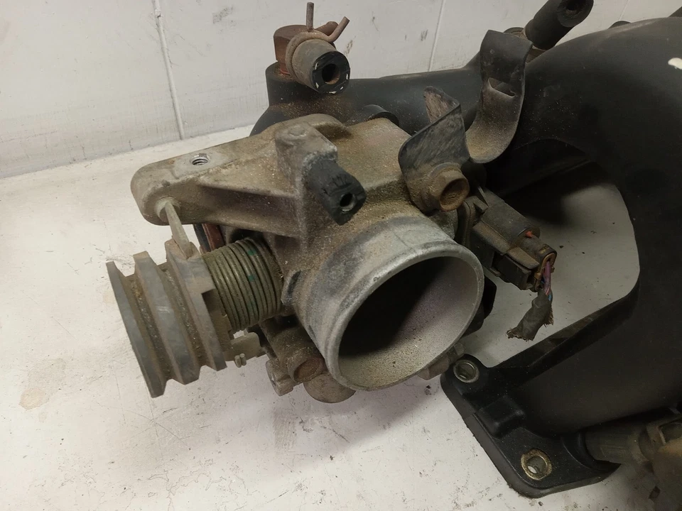 1996 - 2000 PLYMOUTH BREEZE INTAKE MANIFOLD THROTTLE BODY W/ FUEL INJECTOR OEM - Image 2 of 4