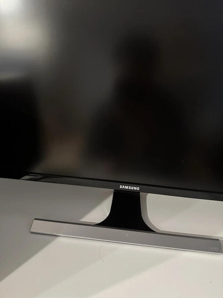 Samsung U28E510D UHD 28" 4K Ultra HD Monitor - Image 2 of 2