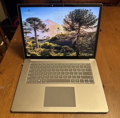 Microsoft Surface Laptop 13.5'' i5 8GB 128GB SSD Windows Silver Charger