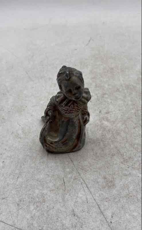 Silver Spelter Engraved Home Decorative Collectible Girl Figurine