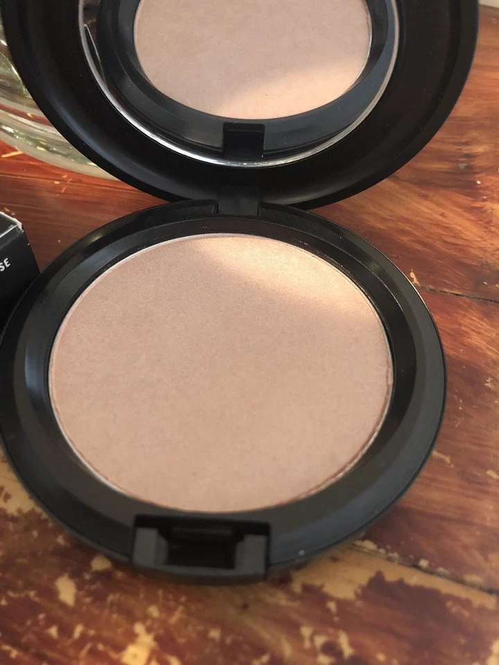 MAC Iridescent Pressed Powder Sparkling Rose 8g / 0.28 oz NIB - Image 3 of 4