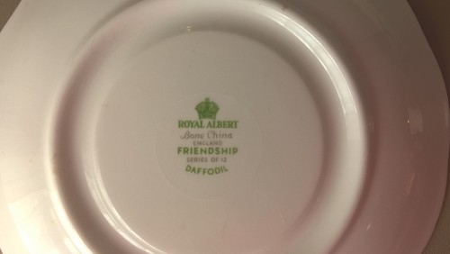 Royal Albert Saucer Friendship Yellow Daffodil 5.5" Bone China England Gold Rim - Picture 6 of 6