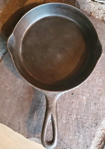 Vintage Wagner Ware Sidney  -0- #3 D Cast Iron 6 1/2” Skillet