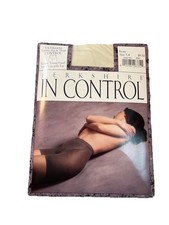 Berkshire In Control Ivory Pantyhose Size 3/4 Tummy Toning Panel Lycra Leg w/Toe