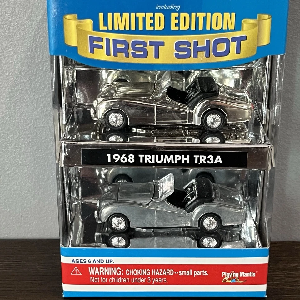 Johnny Lightning British Invasion First Shot 1968 Triumph TR3A NUEVO EN CAJA paquete de 2 edición limitada Foto 2 de 4