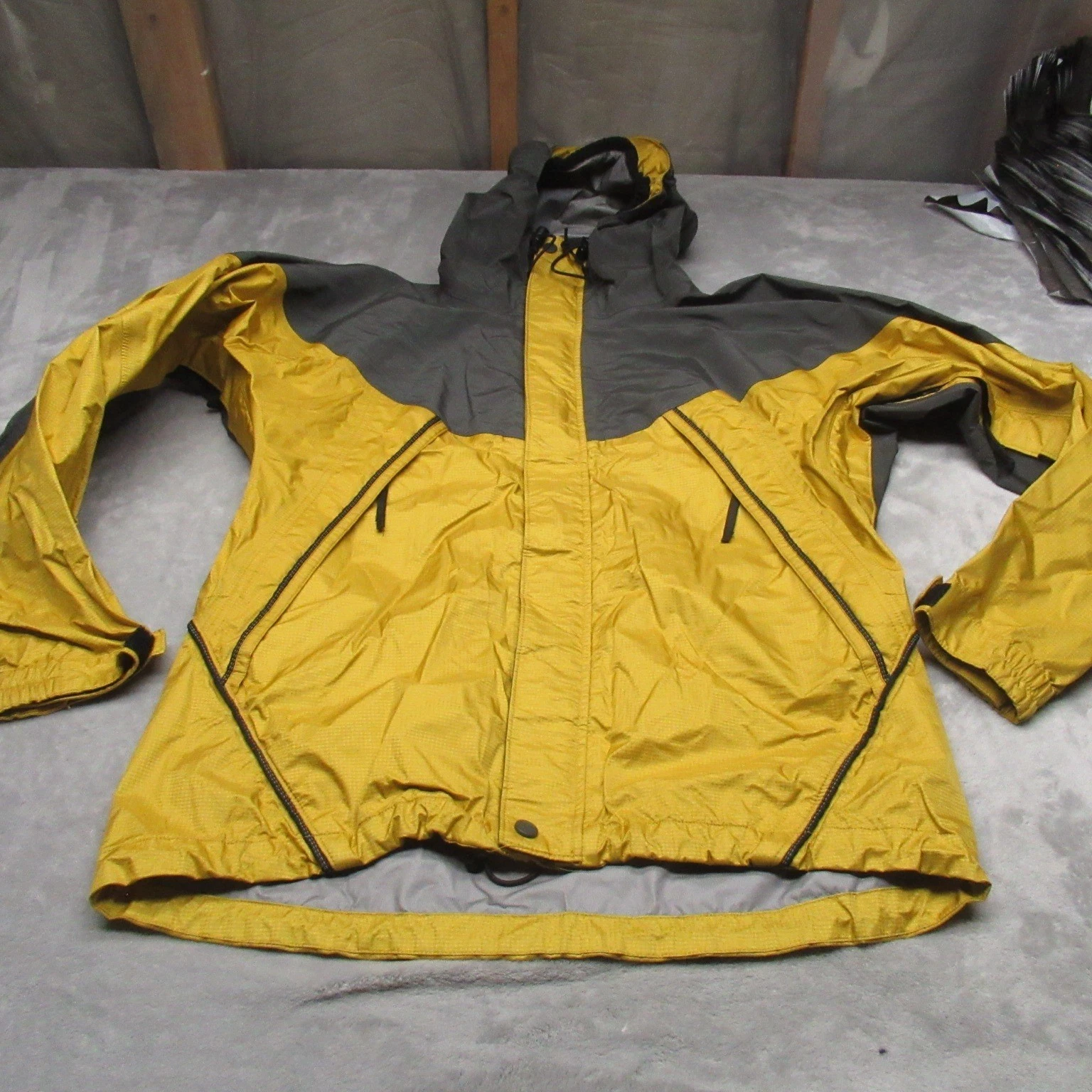REI Rain Jacket Men Small Yelw Waterproof Shell Outdoor Rain Forest Outdoors VTG