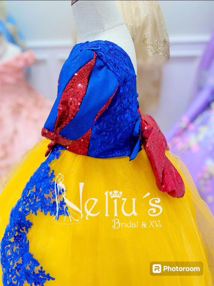 CINCOANERA PRINCESS SNOW WHITE PARTY DRESS Deluxe Girls' Costume - Size 4 - Image 4 of 4