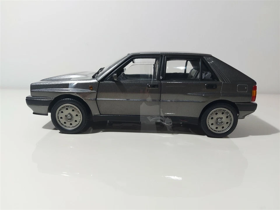 LANCIA DELTA HF INTEGRALE 16V Silver 1989 - SUNSTAR 1/18 art. 3153 - Immagine 4 di 4