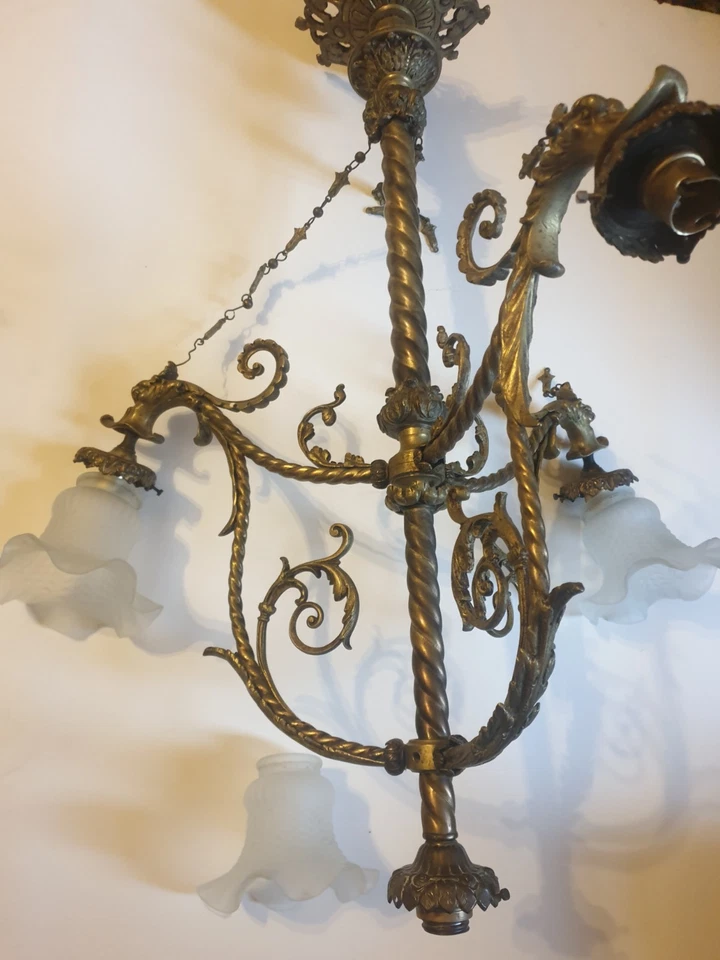 Lustre ancien tulipier en bronze laiton à décors de chimières - Photo 2/4