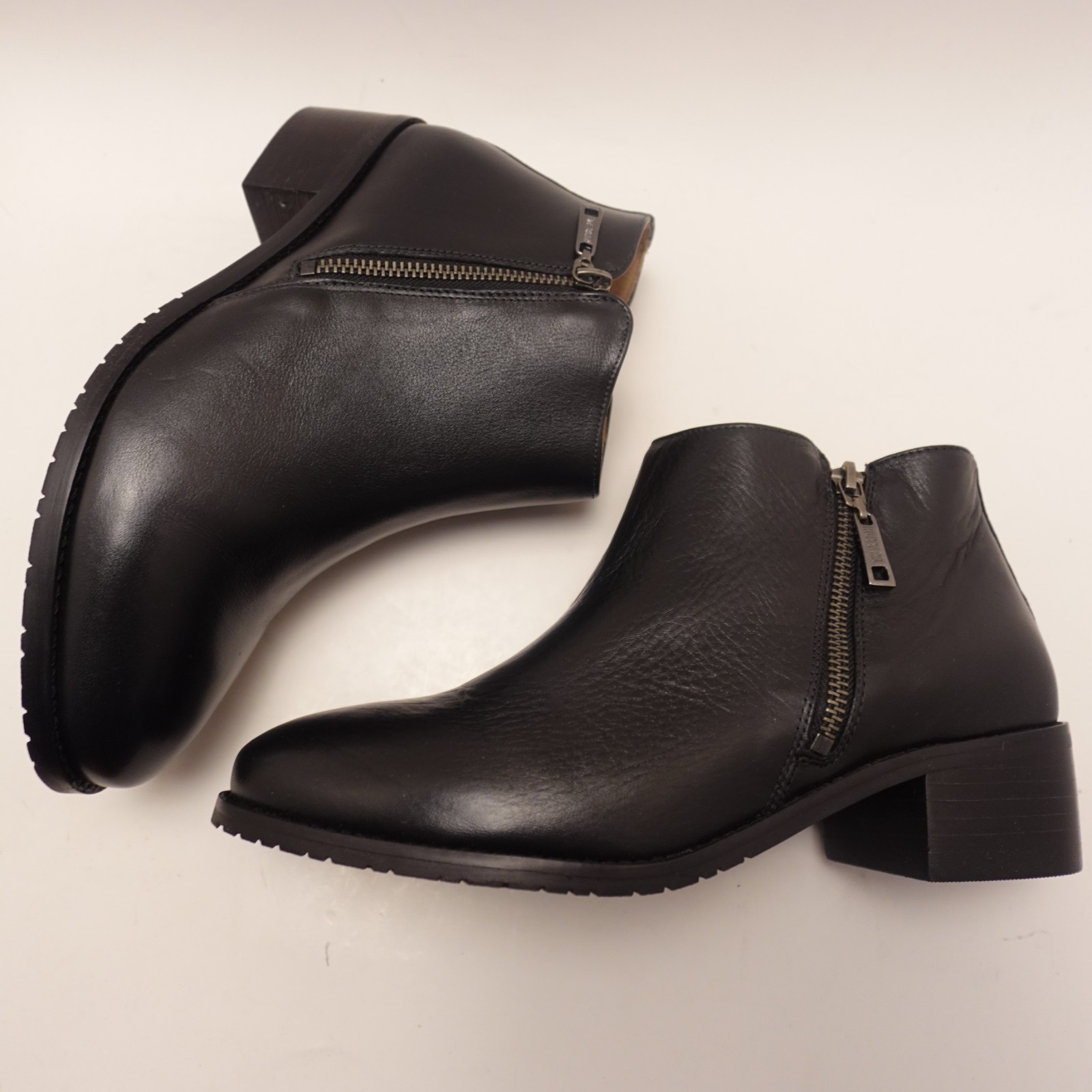 Samuel Hubbard Women's 8 M 'Valencia' Ankle Boot Black Leather Zipper Boots