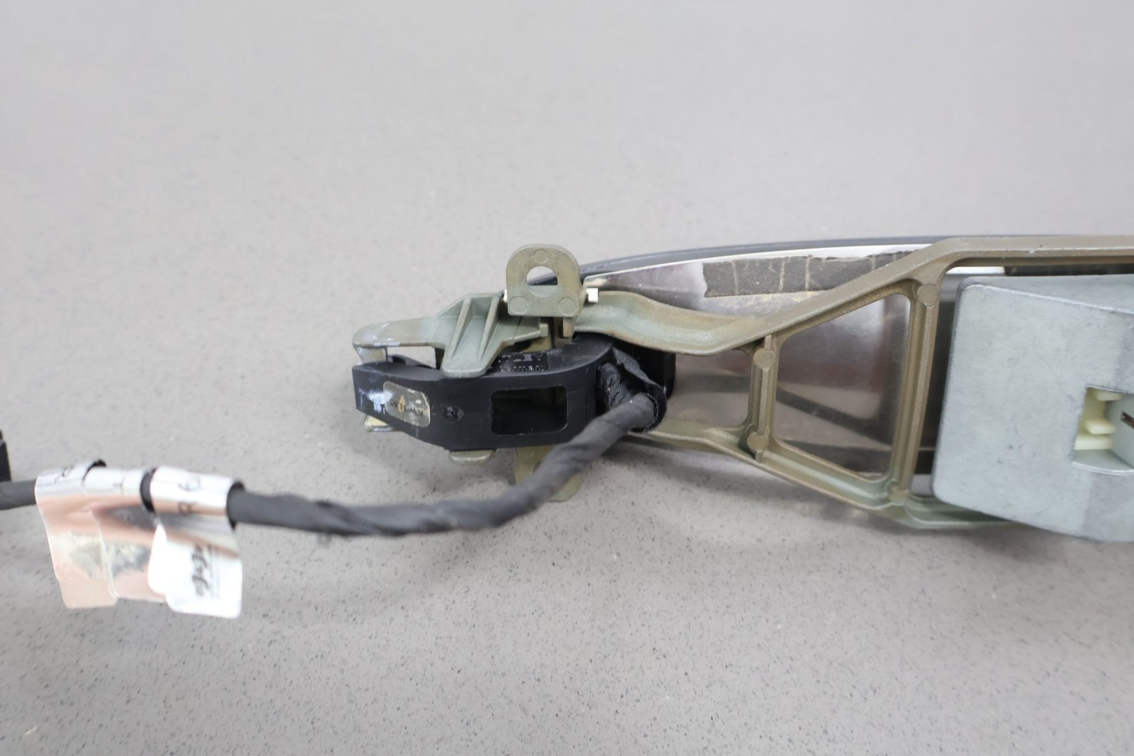06-12 Bentley Flying Spur Rear Left LH Outer Door Handle (Beluga 14/ Chrome)