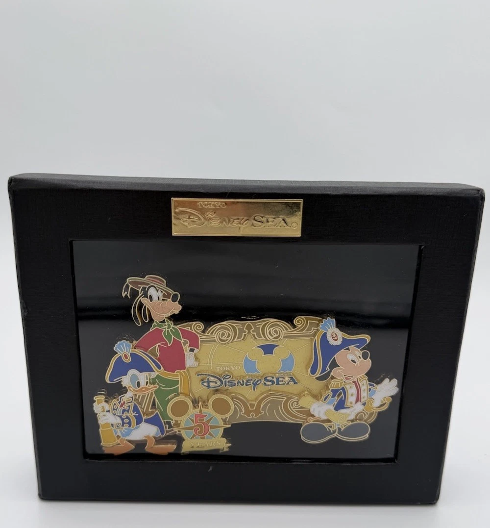 Disney Sea Tokyo Collector Pin Multicolor Gold Tone Le /500 Rare