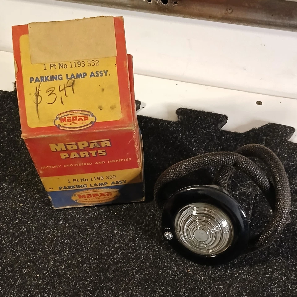 Dodge Truck B1 B2 Mopar 1948 1949 conjunto de lámpara de estacionamiento # 1193332 nuevo de fábrica OEM Foto 2 de 4