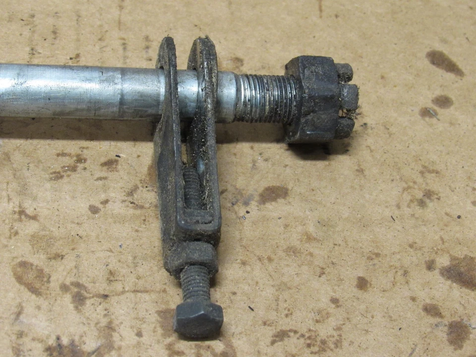 Kawasaki KZ400 1977 eje de rueda trasera ajustadores espaciadores 42031-050 Foto 2 de 4