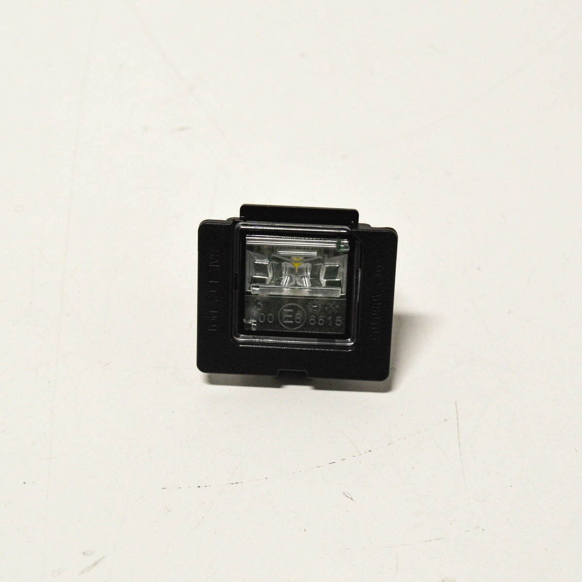 NEW MB VITO W447 LICENSE NUMBER PLATE LIGHT A0999068400 ORIGINAL