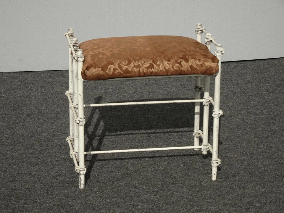 Banco de tocador de hierro blanco vintage Hollywood Regency  Foto 2 de 4