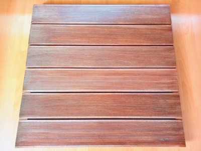 Bodenplatte aus Tropenholz-Riffeldiele 88x92cm - wie NEU