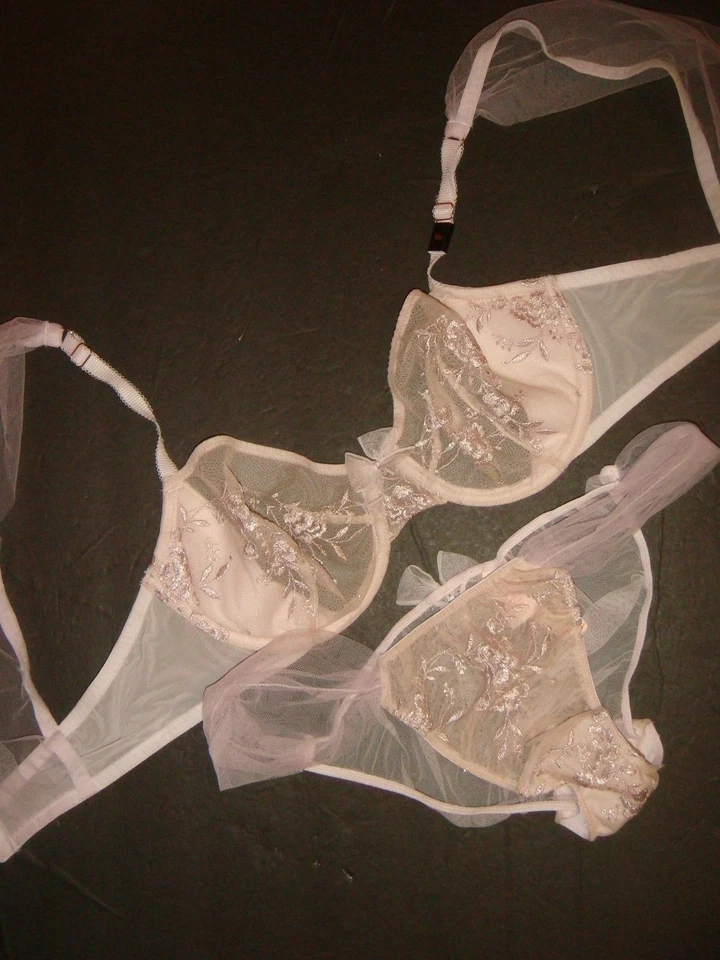 JUEGO SUJETADOR 36C SIN FORRO Victoria's Secret + l peluche Lila Plata Taupe Bordado Foto 3 de 4