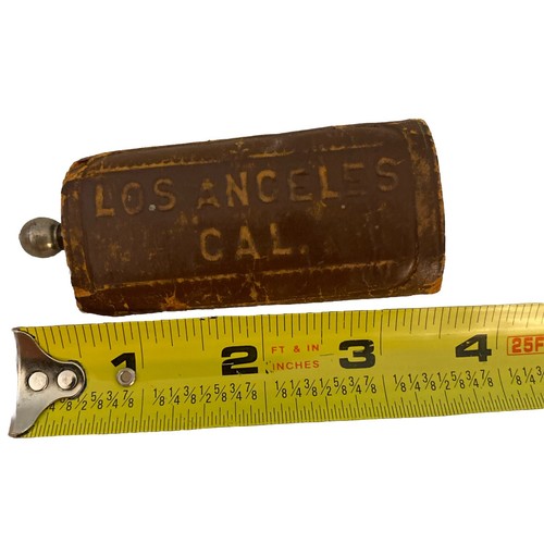Vintage Miniatur Schneebesen Besenbürste Metallkappe Lederetui Los Angeles selten! - Bild 10 von 12